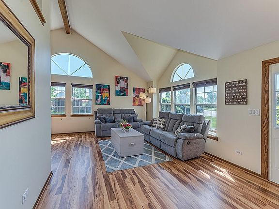 5th image of 8062 W Parkside Dr
