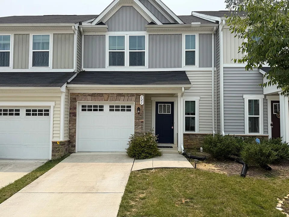 121 Capeside Ct