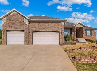 2707 W Executive Cir, Ozark, MO 65721