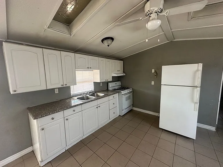 201 Shoshone Ln — Photo 6