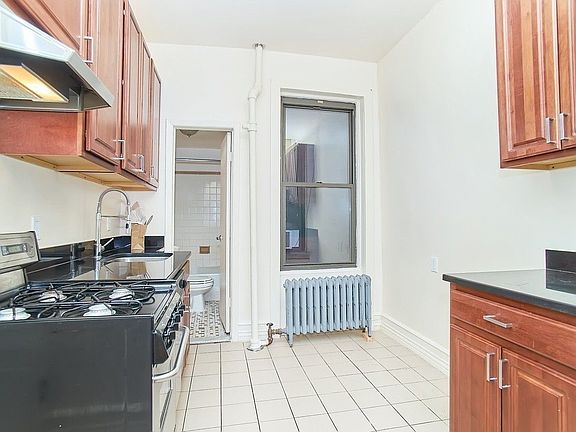 4th image of 209 W 80th St APT 2D
