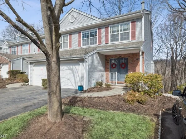 2 Hickory Way, Mount Arlington Boro, NJ 07856