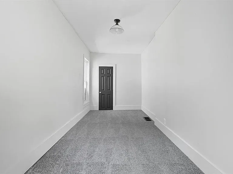 810 Avenue C — Photo 5