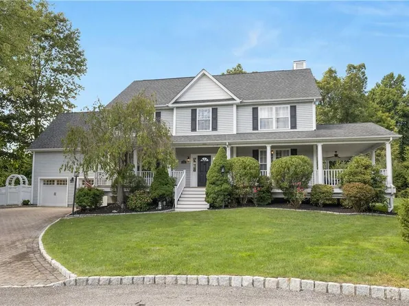 19 Brianna Lane, Yorktown Heights, NY 10598