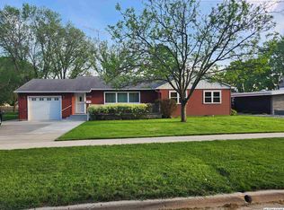 465 W 11th St, Garner, IA 50438