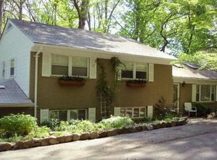 1 Marilyn Ln, Chapel Hill, NC 27514