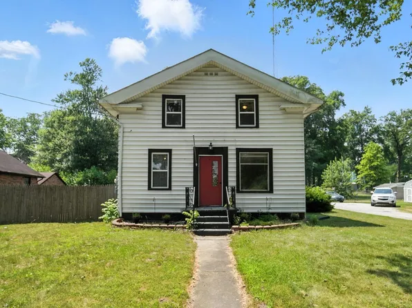 308 S Main St, Wolcottville, IN 46795