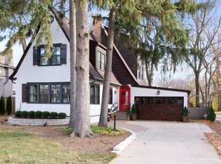 334 Hawthorn Ave, Glencoe, IL 60022