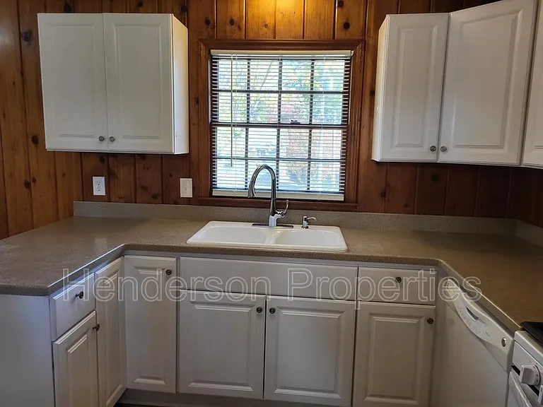 7512 Briardale Dr — Photo 5