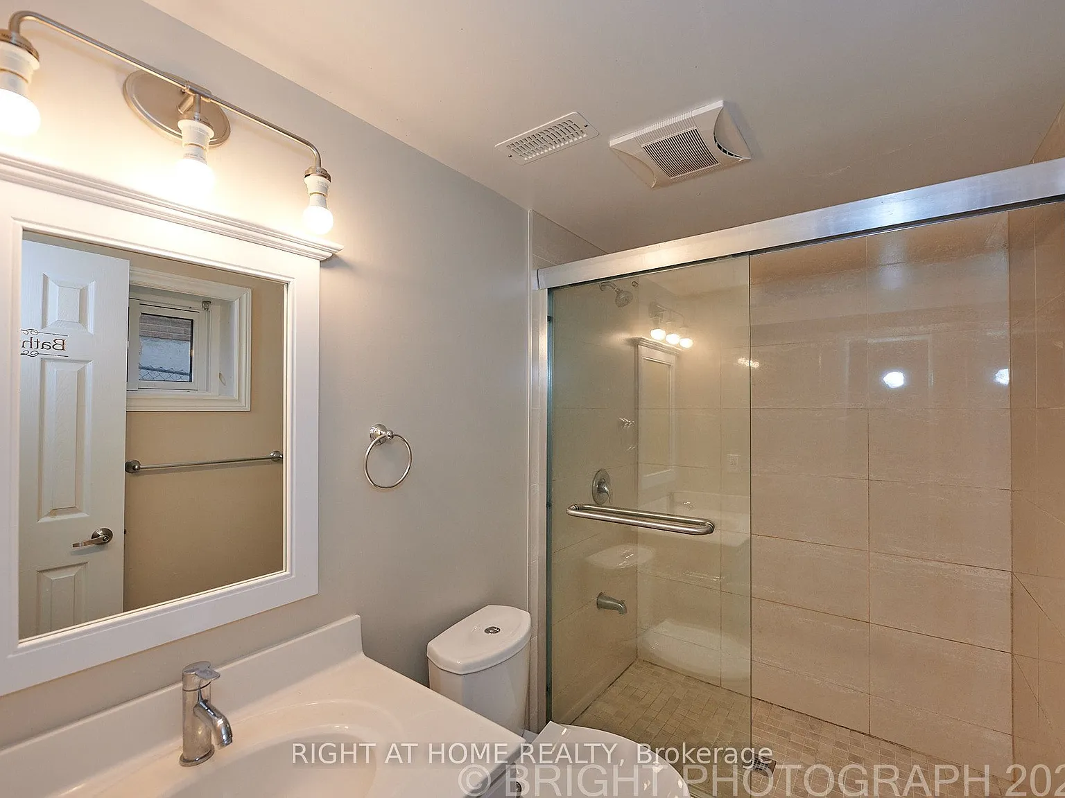3 bed, $2,000 — Photo 3