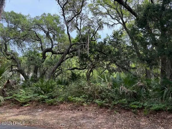 15 Lakeview Ln, Saint Helena Island, SC 29920