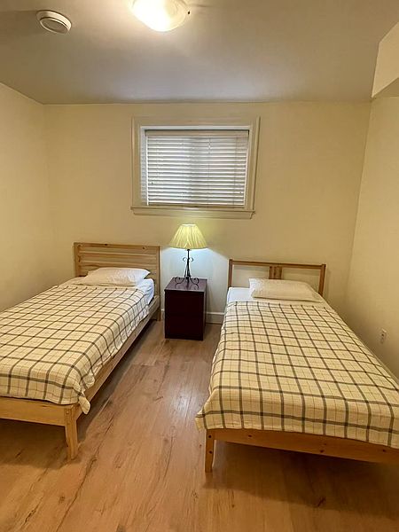 Surrey House for rent - 2 Bedrooms — photo 3