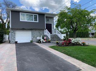135 Duane St, Farmingdale, NY 11735