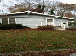 46 Pueblo Ct, Sayville, NY 11782