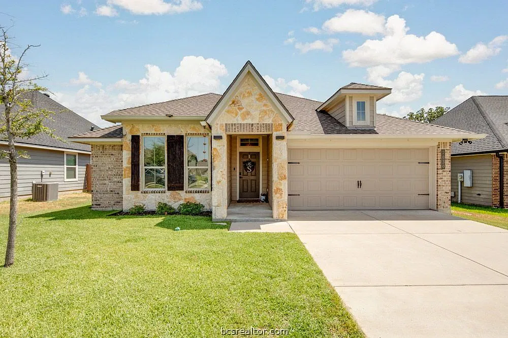 3 bed, 1576 sqft, $2,200 — Photo 1