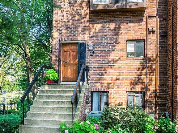 3rd image of 1023 Quincy St NE #1023