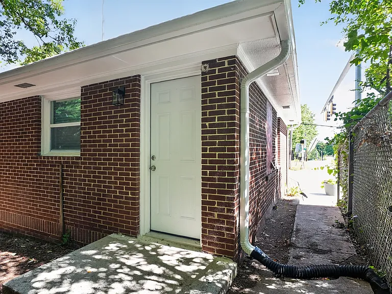 1276 Womack Ave — Photo 15