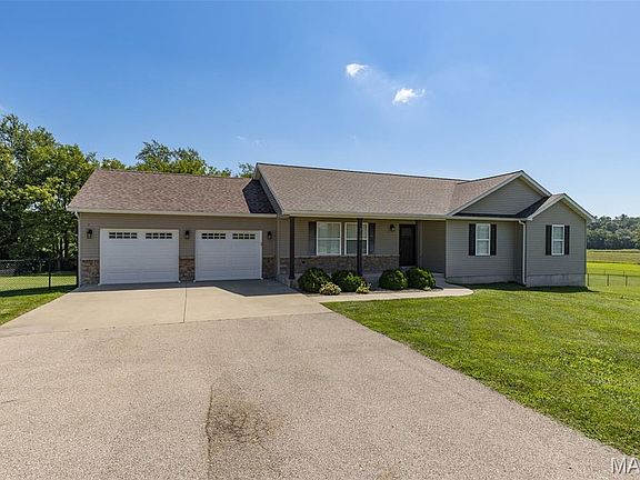 3rd image of 3108 Ridgewood Hills Dr