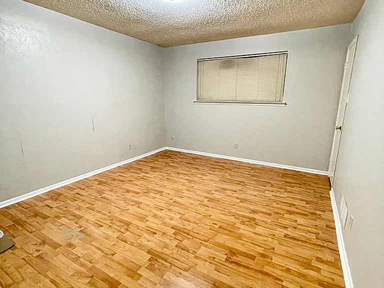 819 S 5th St — Photo 14