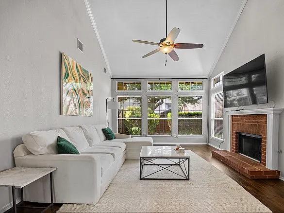 10800 Alexandria Dr — Photo 9