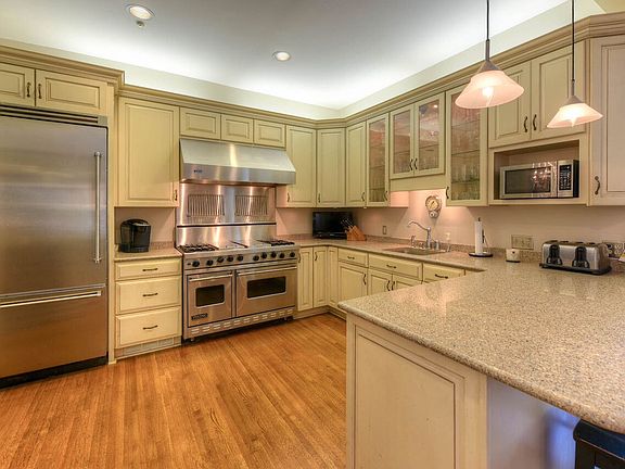 Viking App. Brkf Bar, eat in