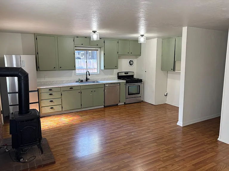 917 Patricia Ln #B — Photo 6