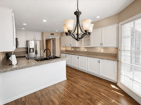 3rd image of 7515 Cowles Mountain Blvd