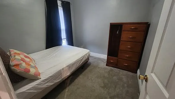 3 bed, 1600 sqft, $750 — Photo 1