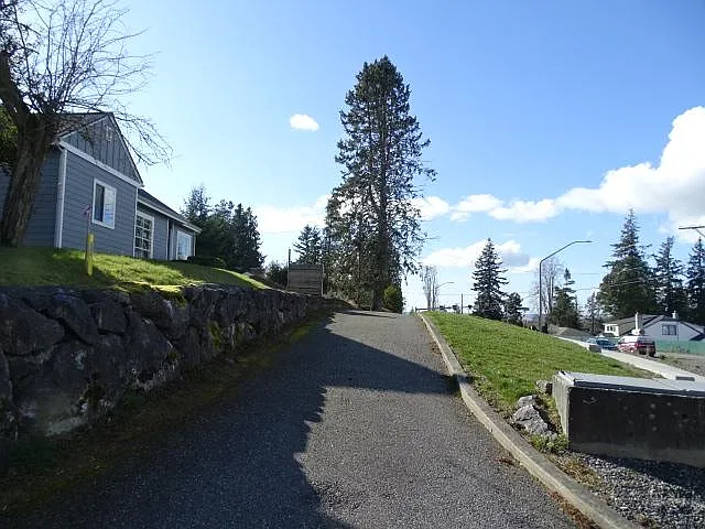2012 Lakeway Dr — Photo 10
