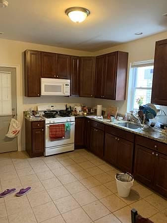 1st image of 2419 N Lotus Ave #2