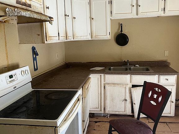 3rd image of 912 Edgehill Dr