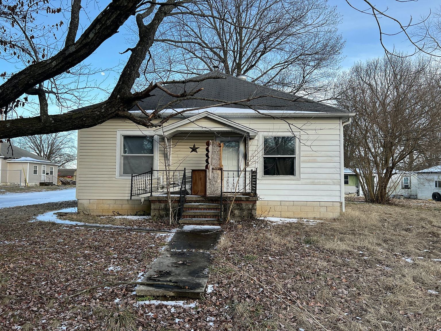 1712 Grove St, Eldorado, IL 62930 Zillow