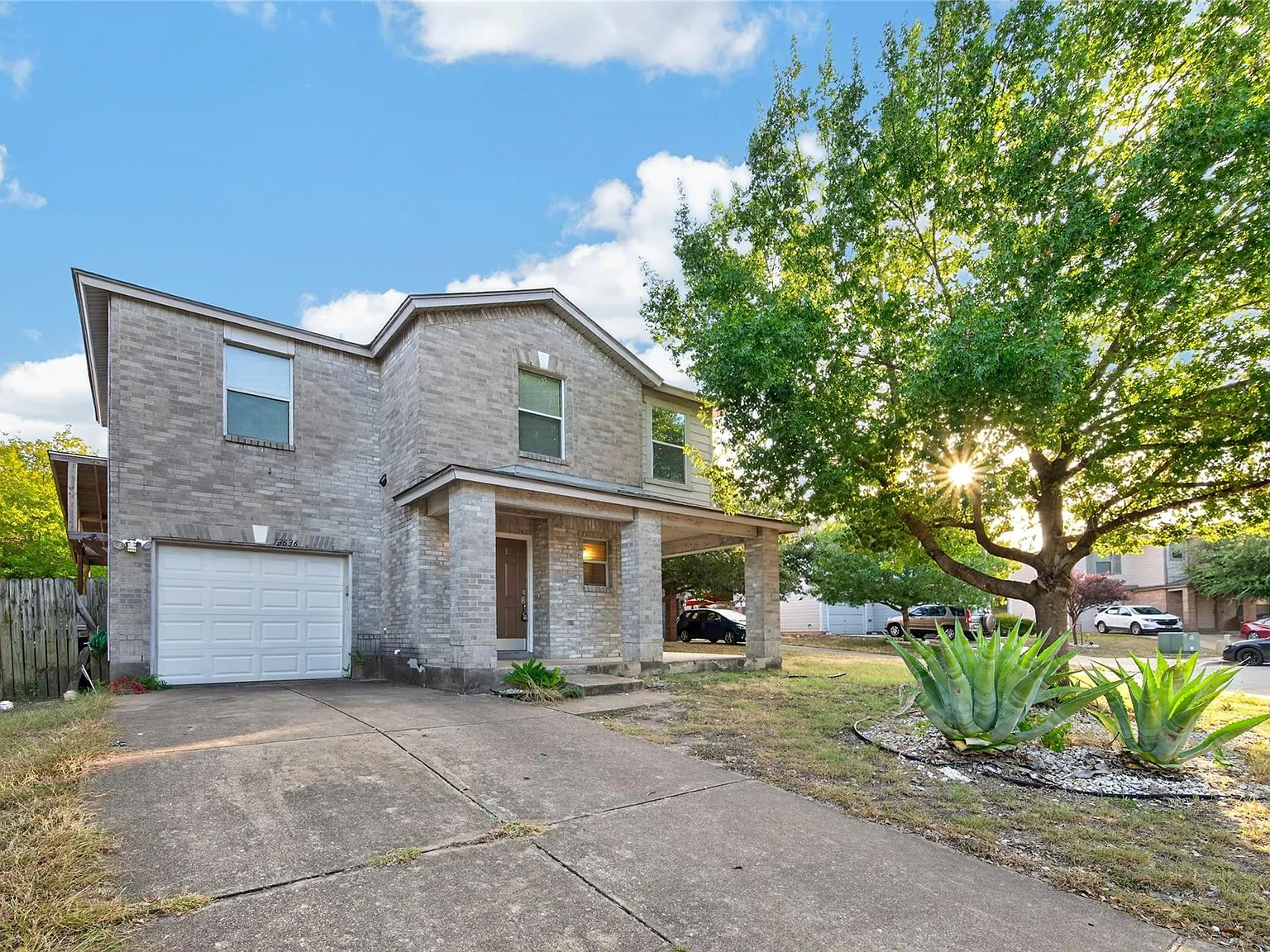 3 bed, 2.5 bath, 1631 sqft, $2,100 — Photo 2