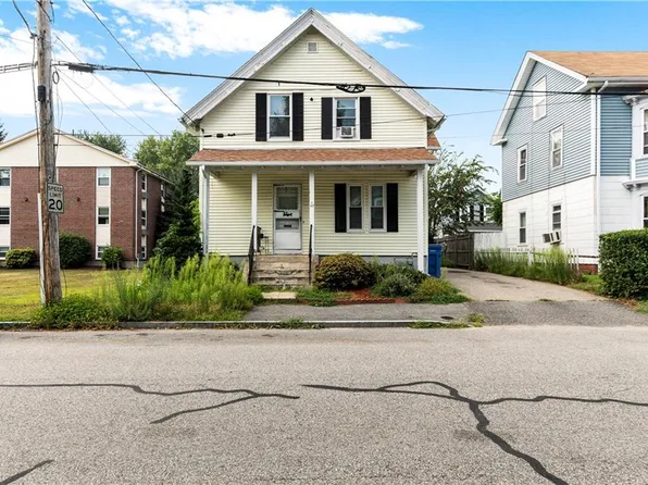 45 Arnold St, Lincoln, RI 02865