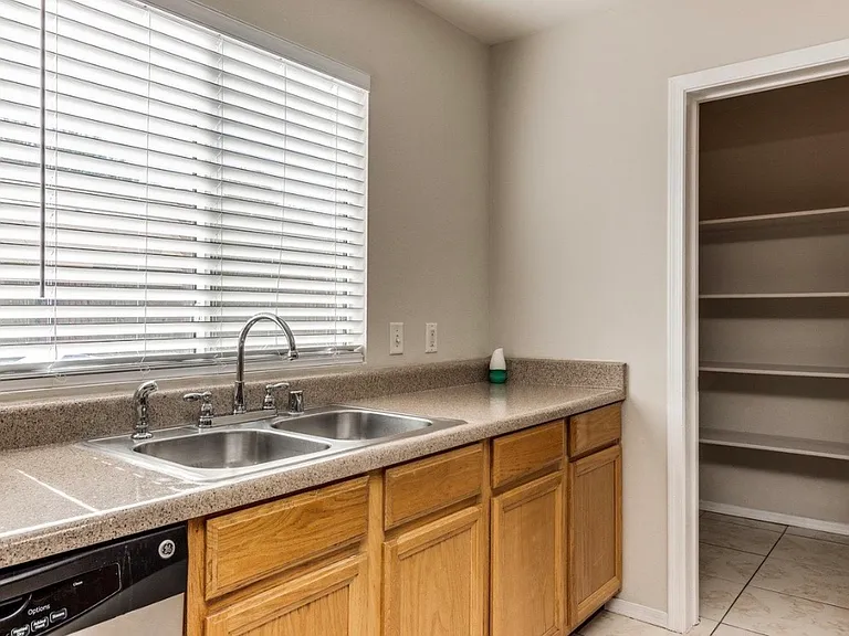 6809 S 39th Ln — Photo 17