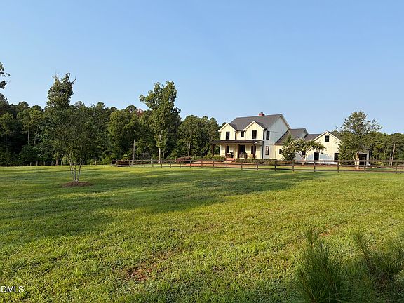 3rd image of 275 Hickory Trace Ln