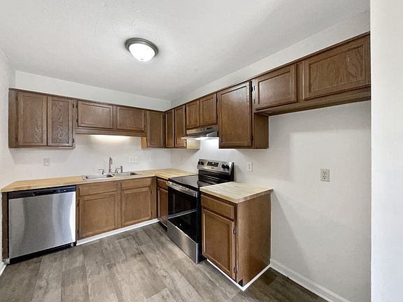 2nd image of 200 Fawnwood Ct