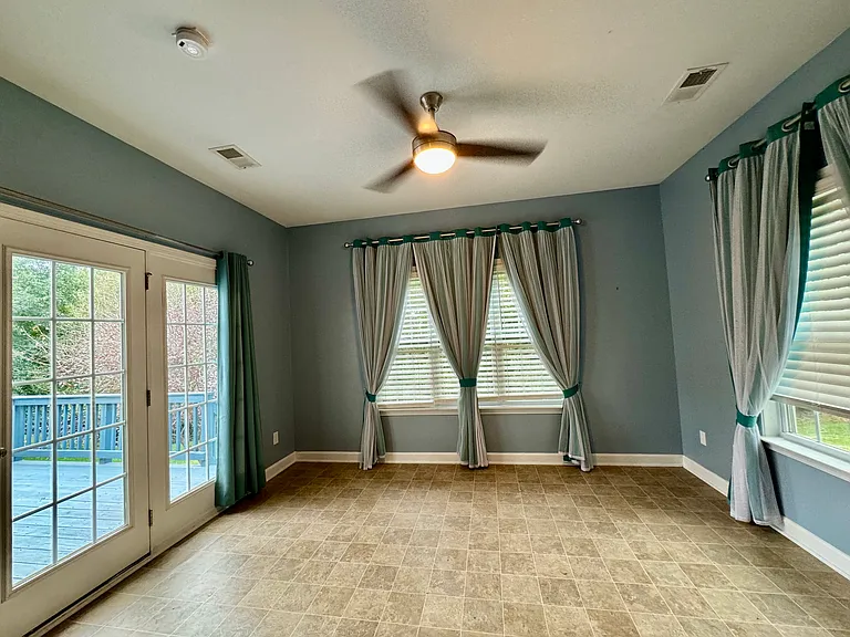 237 Golden Valley Dr — Photo 2