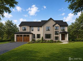 8 Harbor Green Cir, Red Bank, NJ 07701