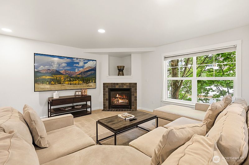 4th image of 17520 12th Avenue NE #B