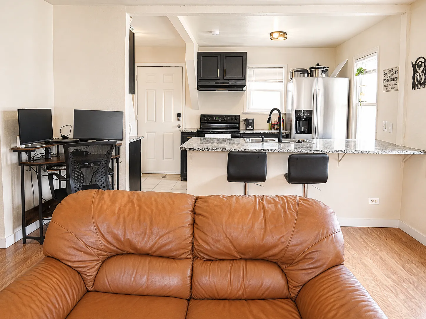 3 bed, 1100 sqft, $3,199 — Photo 3