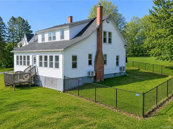 136 Riverview Dr, Florenceville Bristol, NB E7L 3M3