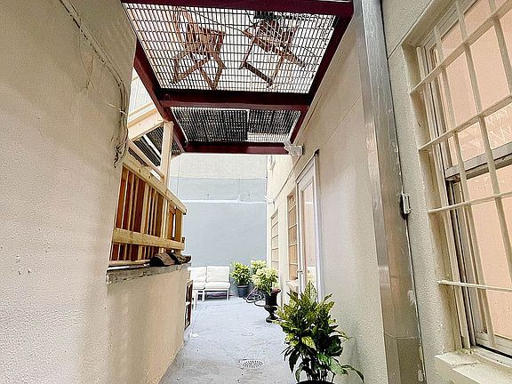 5th image of 319 E 8th St APT Ga