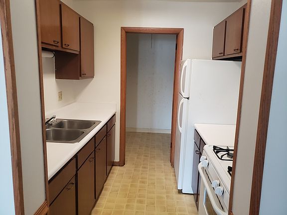 3rd image of 4455 Charles St #33