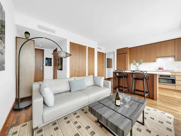 400 Fifth Avenue 33B image 2 of 6