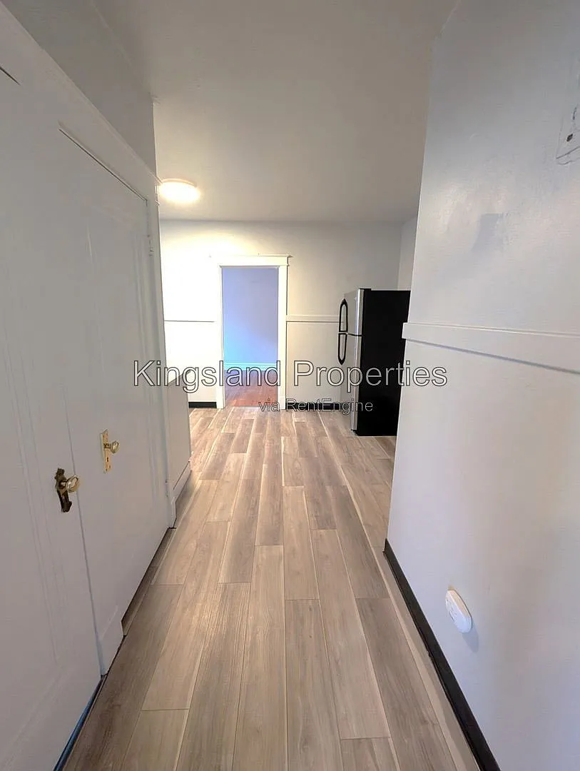 2 bed, 1.0 bath, 1000 sqft, $1,000 — Photo 3