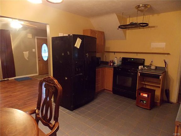 4th image of 215 Ida Ave