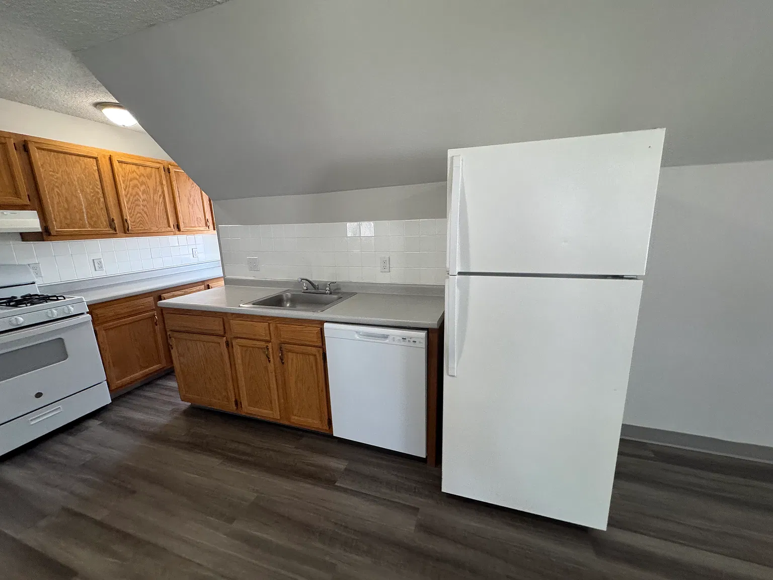 82 Robbins St — Photo 3