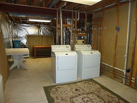 5th image of 361 Longwood Dr