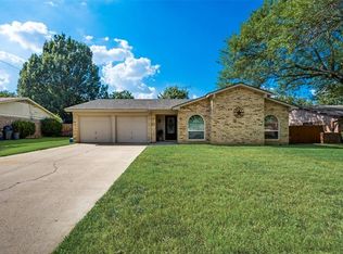1637 S Timber Ct, Benbrook, TX 76126